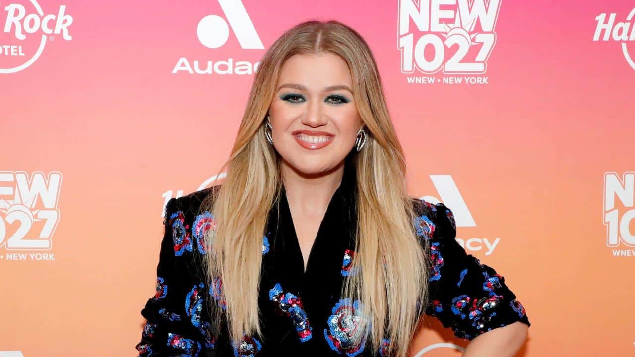 Kelly clarkson weight loss fat 2002 her bodyheightweight comfortable shape feel slim источник diet does