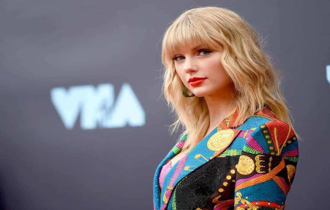 Taylor Swift's net worth compared to other musicians