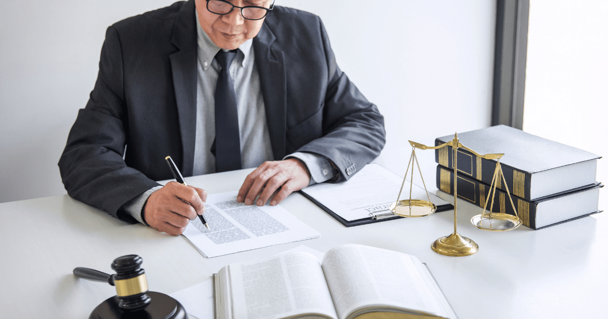 Contract law attorney lawyer business fairly physical assets signing divorce divide helping during tips florida crime anti complicated experienced individual